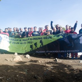 Catatan Foto Perjalanan: Pendakian & Bersih Gunung Gede